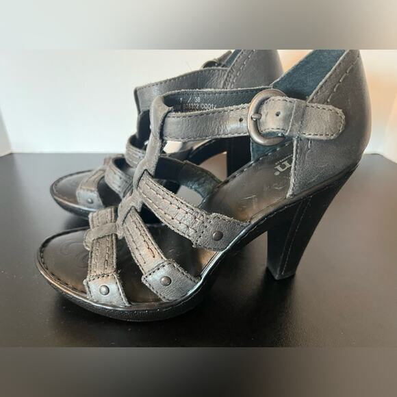 BORN WOMENS HEELS SIZE 7/38 NEW! - Picture 1 of 7